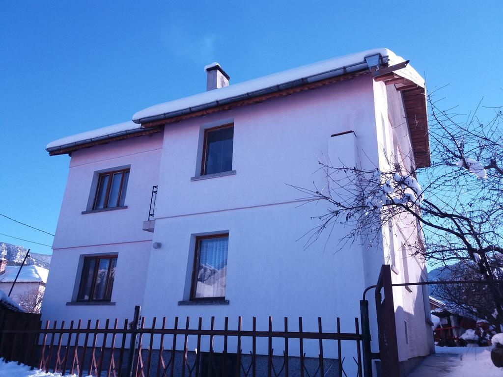 Guest House Ahp Mala Tsŭrkva Esterno foto